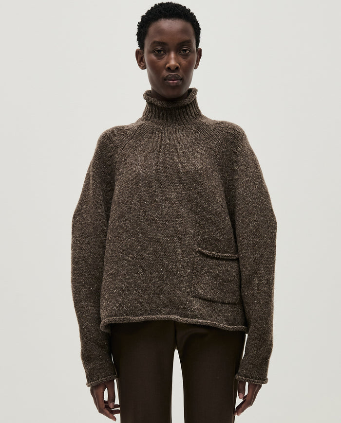 Babaà No70 Oak women's jumper in soft beige, featuring a cozy knit design and relaxed fit for casual wear.