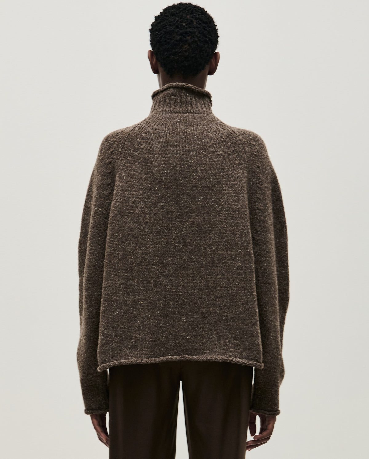 Woman wearing Babaà No70 Oak jumper in a cozy, relaxed fit with ribbed cuffs and neckline, showcasing soft knit fabric.