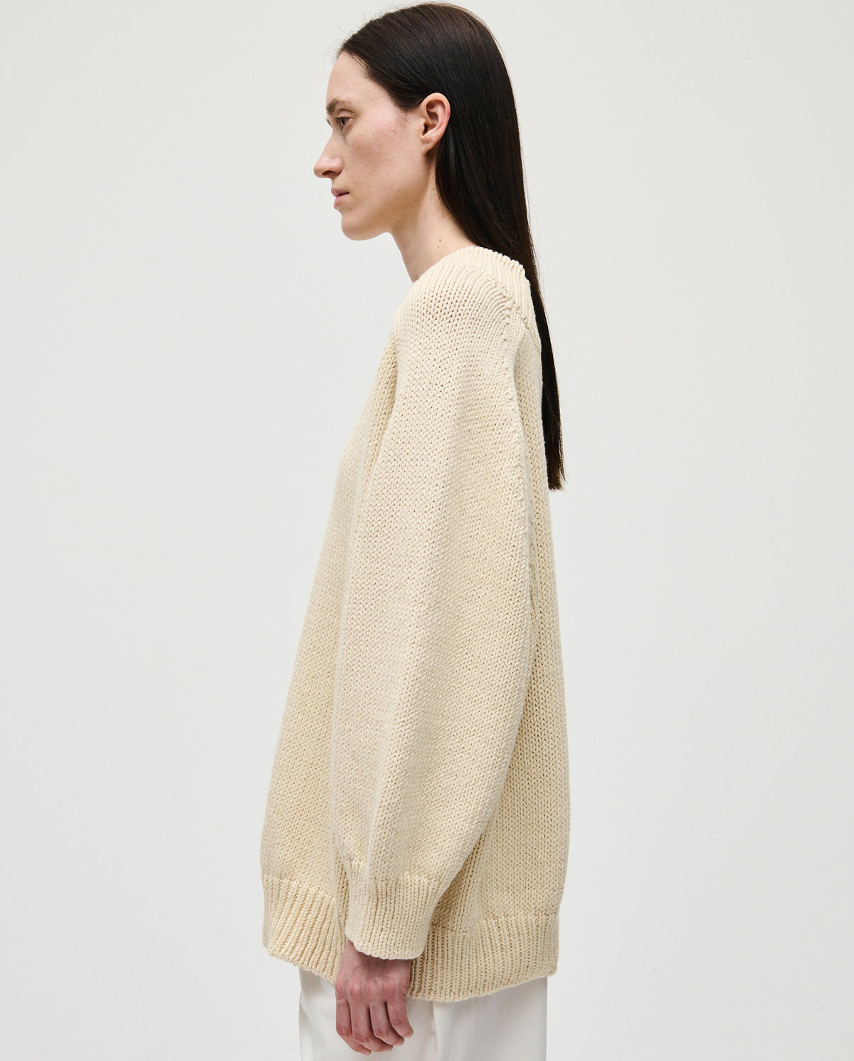 Woman wearing Babaà No72 Natural jumper, showcasing a cozy, neutral-colored knit sweater with a relaxed fit.