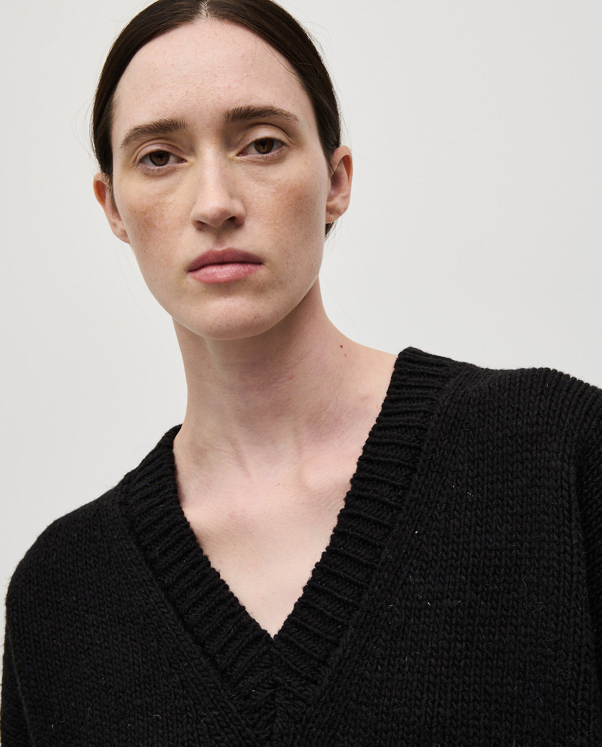 Black Babaà No75 women's jumper, soft knit fabric, fitted style, shown on a woman with long hair.