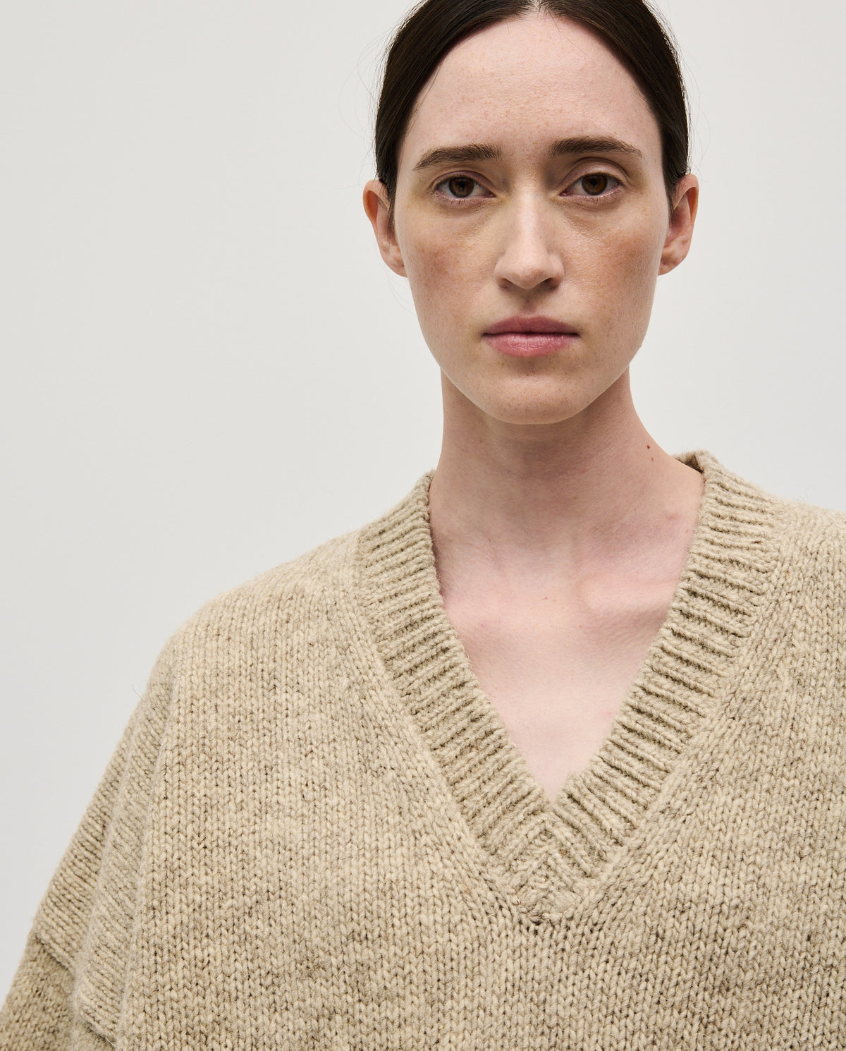 Babaà No75 Mist women's jumper in soft, cozy fabric with a relaxed fit, shown in a stylish, muted color.