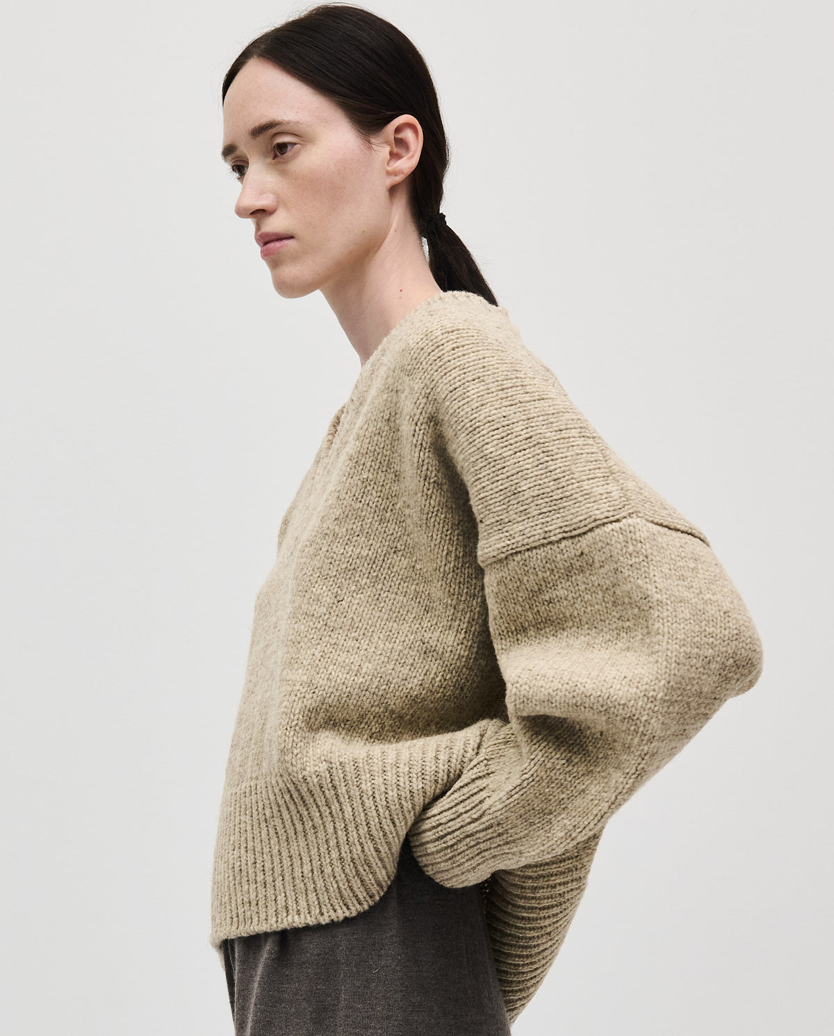 Babaà No75 Mist women's jumper in soft fabric, featuring a relaxed fit and stylish design, perfect for casual wear.