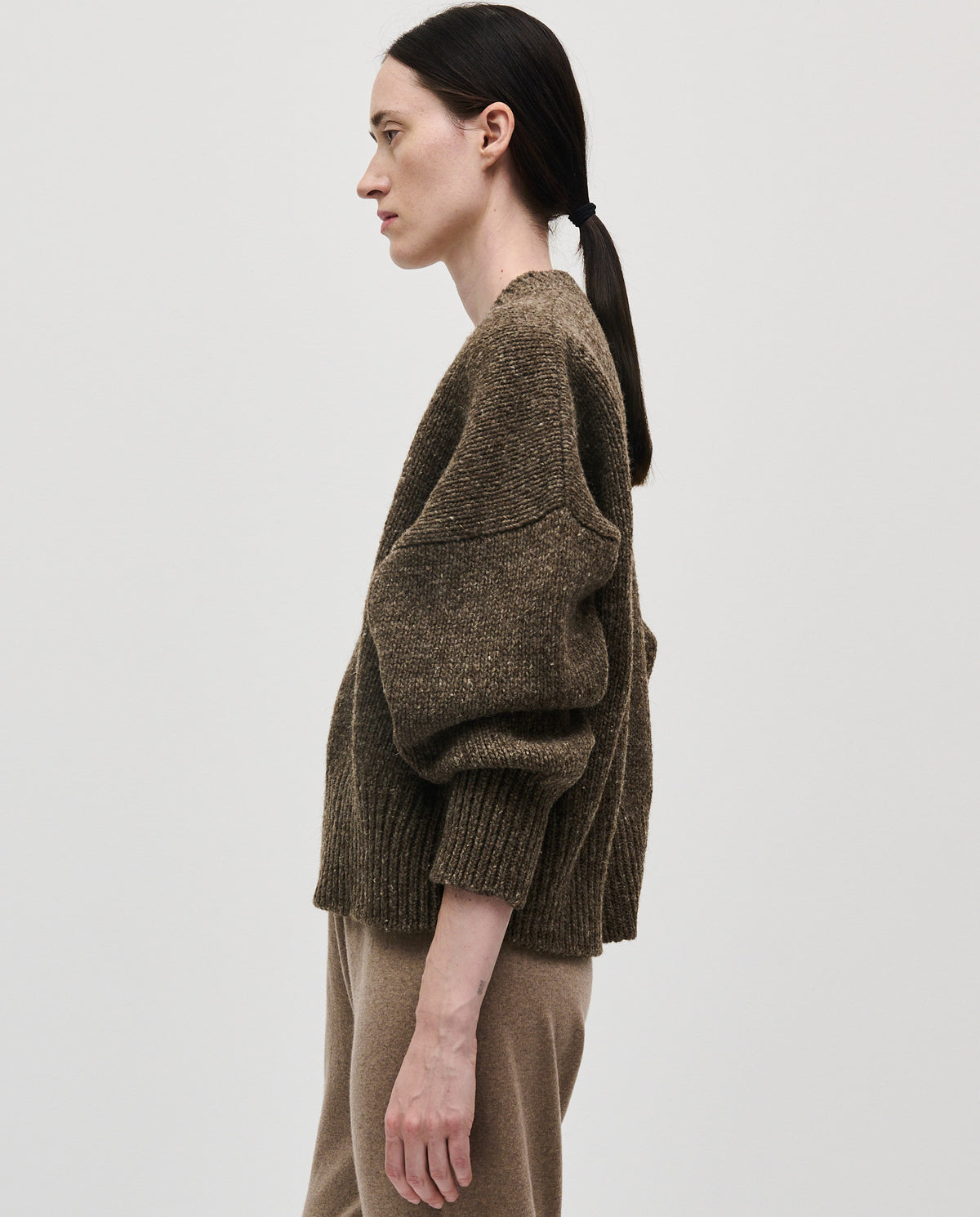 Babaà No75 Oak women's jumper in soft tan, featuring a cozy knit texture and relaxed fit, worn by a model.