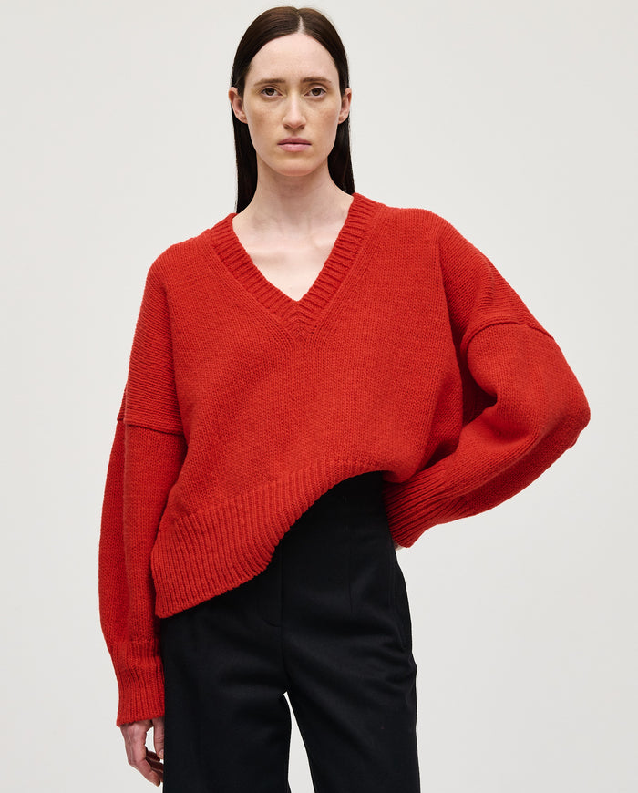 Red Babaà No75 women's jumper, soft knit fabric, featuring a cozy fit and stylish design, displayed on a mannequin.
