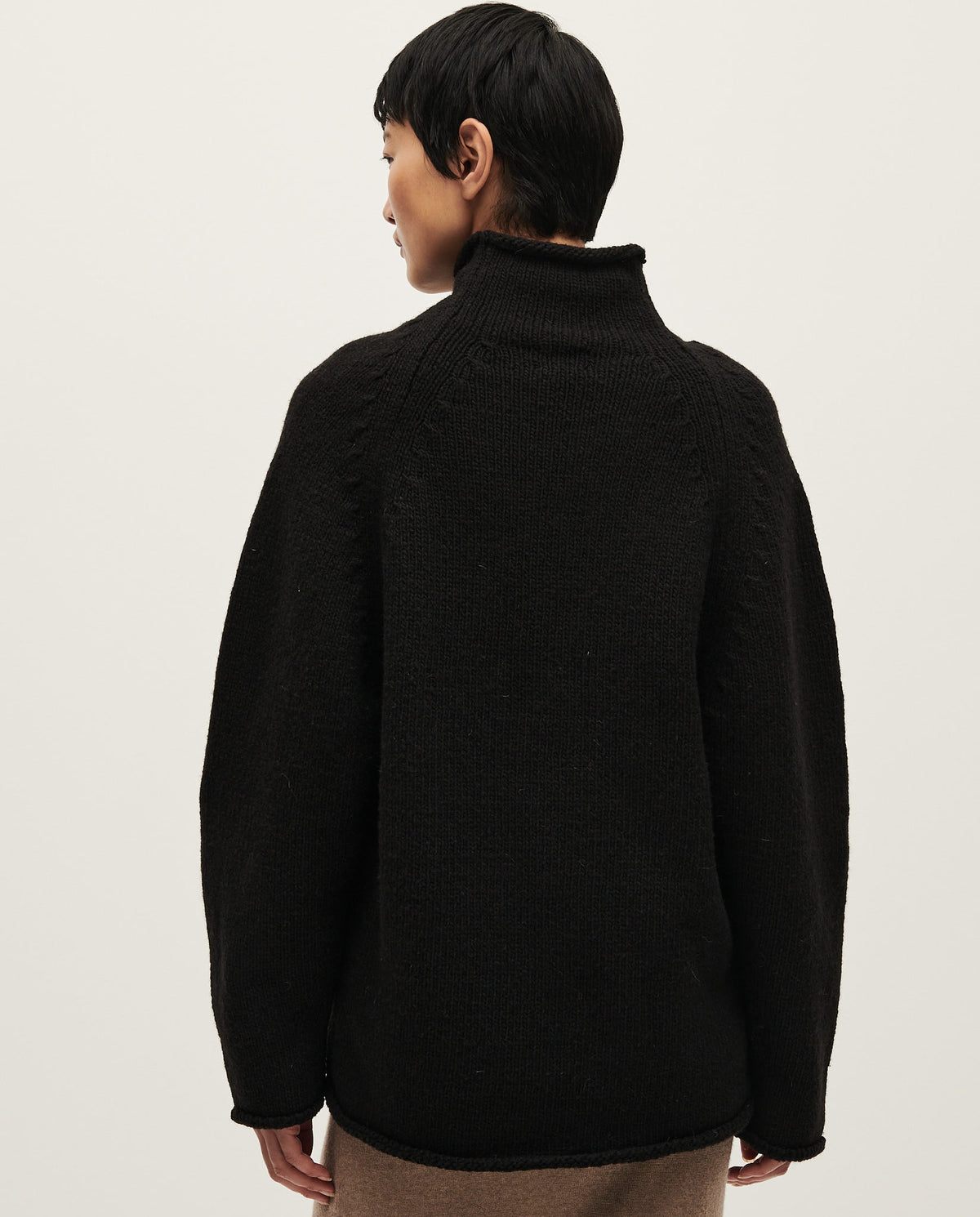 Black Babaà No81 women's jumper featuring a relaxed fit and soft knit fabric, perfect for casual and stylish winter outfits.