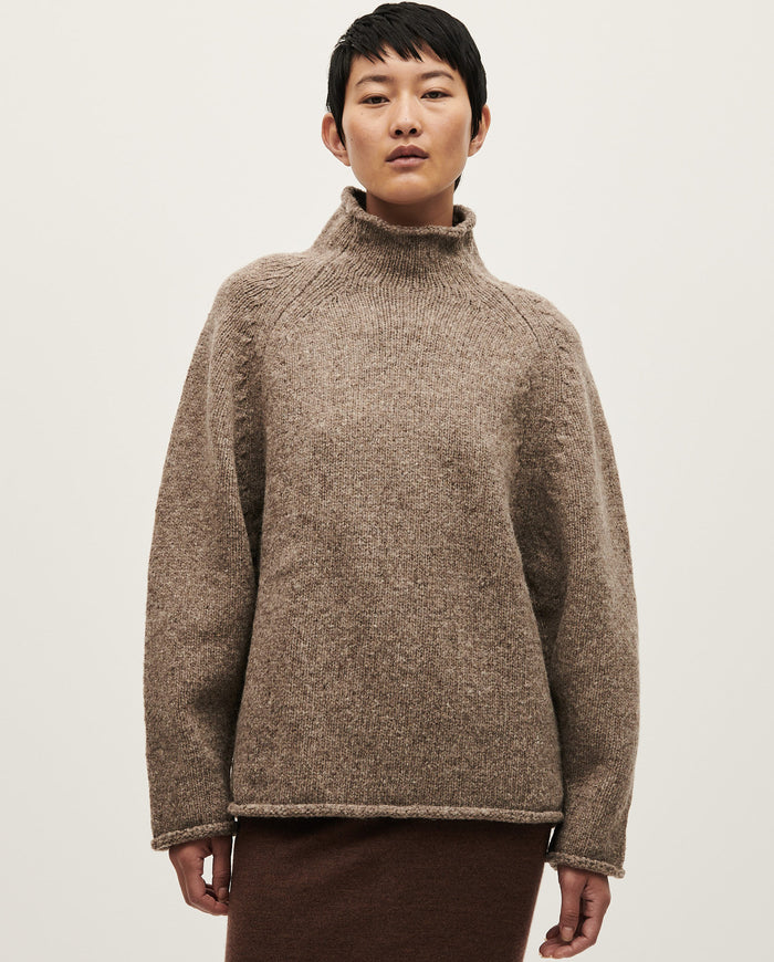 Woman wearing Babaà No81 dark mist jumper, featuring a cozy knit design and relaxed fit in a stylish dark mist color.