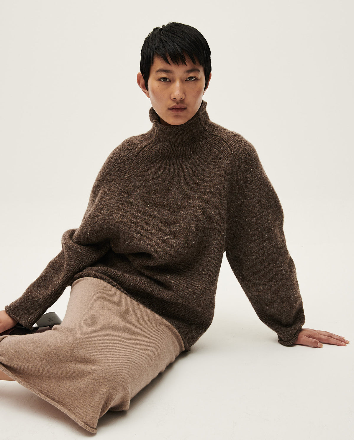 Babaà No81 oak women's jumper, soft knit sweater with a relaxed fit, featuring a round neckline and long sleeves.