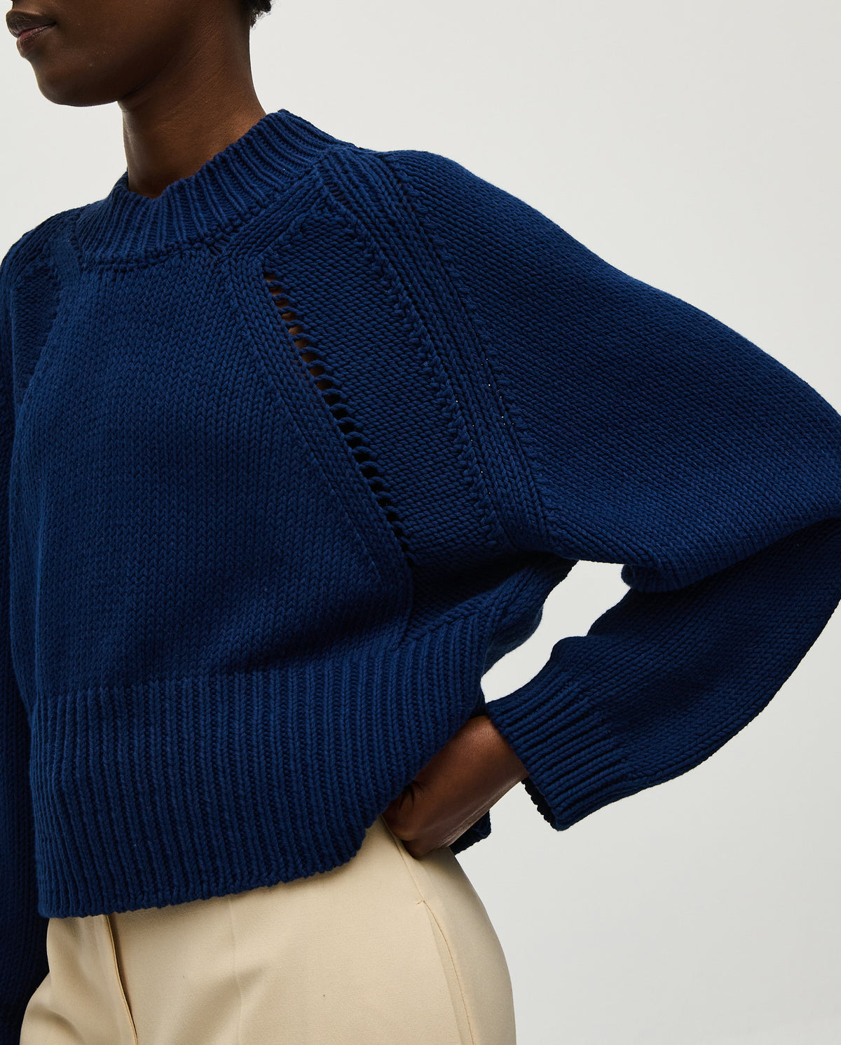 Navy jumper No86 by Babaà worn by a woman, featuring a cozy, stylish knit design and a relaxed fit.