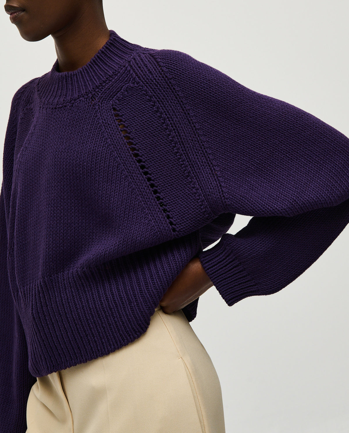 Woman wearing Babaà No86 Ridge jumper, featuring a cozy knit design in a neutral color, perfect for casual autumn wear.