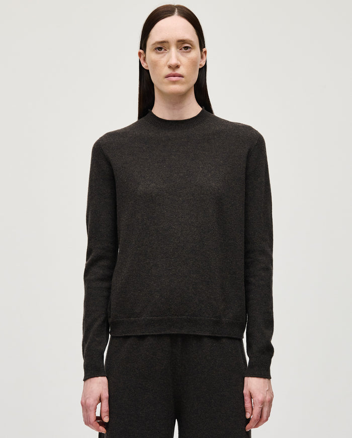 Woman wearing Babaà No89 Mica jumper, stylish knit sweater with a cozy fit, close-up of the textured fabric and design.