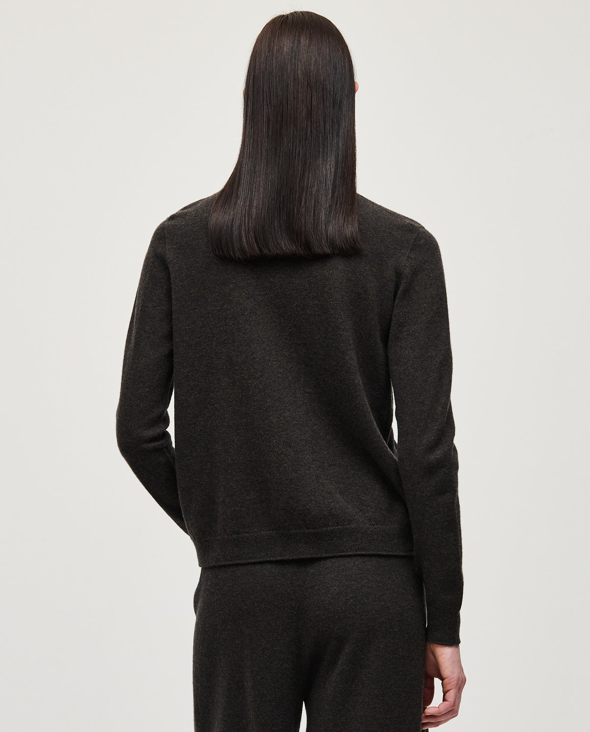 Woman wearing Babaà No89 Mica jumper, showcasing the cozy, stylish knit sweater in a neutral tone.