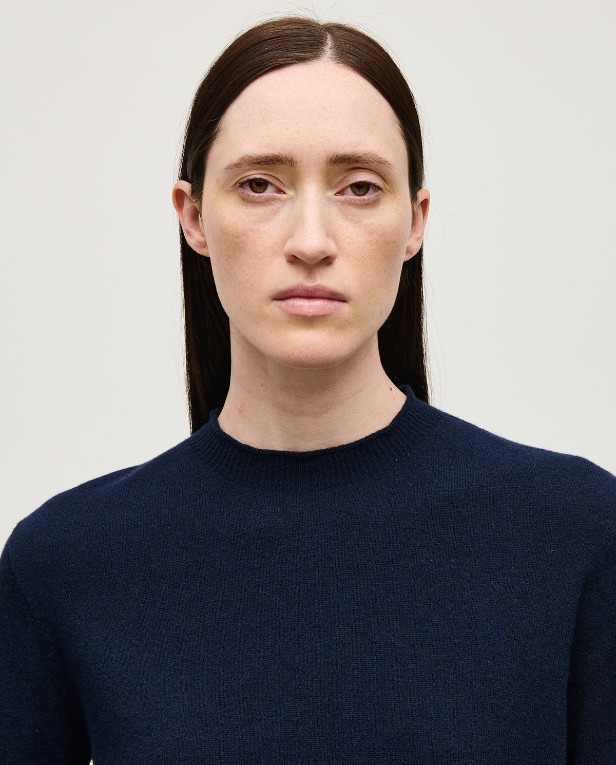 Babaà No89 Tinta women's jumper in soft fabric, featuring a relaxed fit and stylish design, shown on a model.