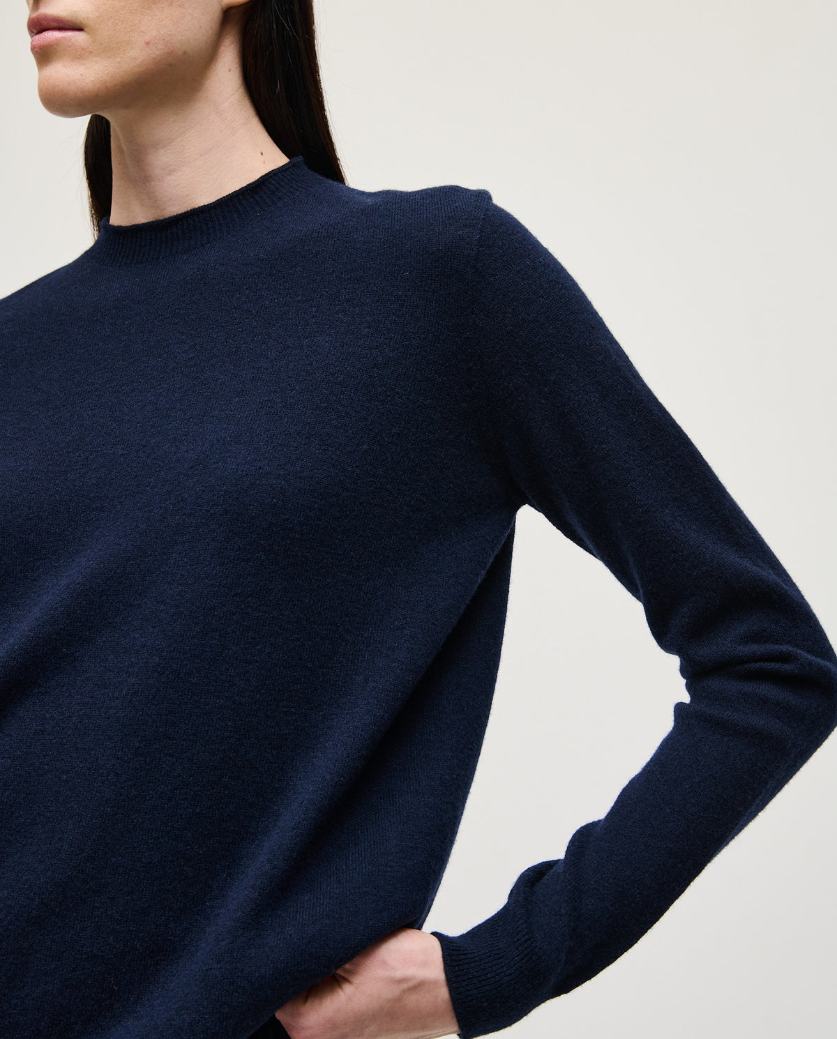 Woman wearing Babaà Jumper No89 Tinta in a cozy, stylish knit sweater featuring a relaxed fit and vibrant tinta color.