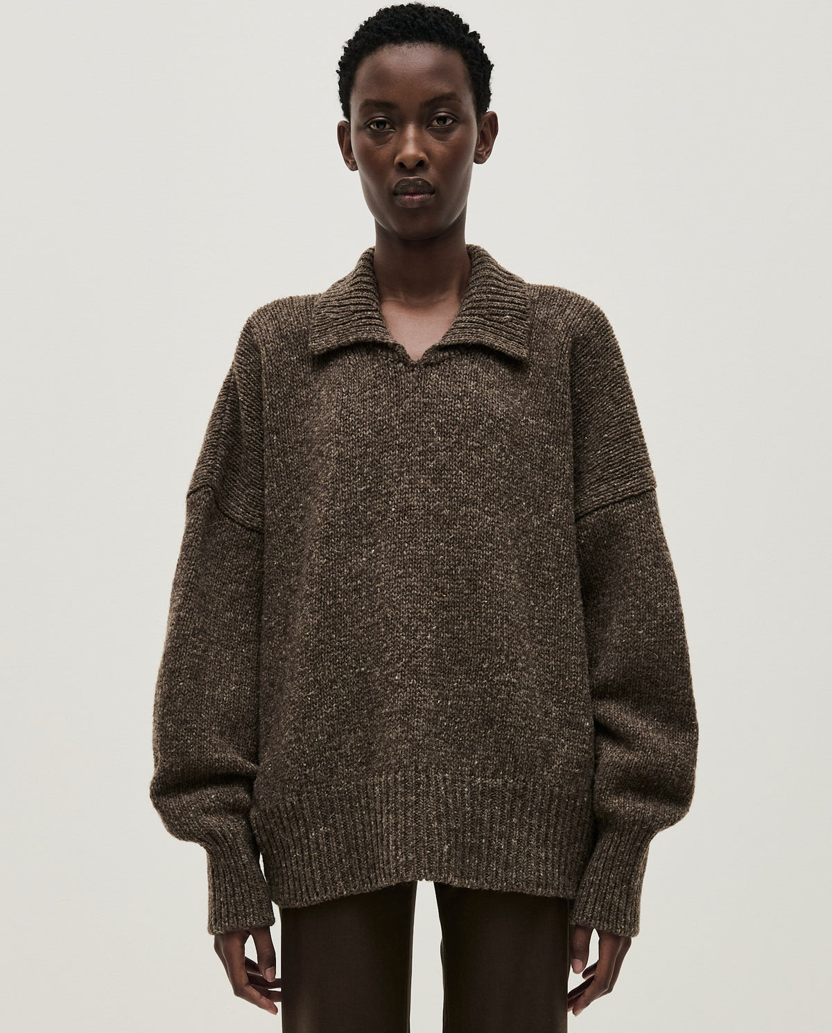 Babaà No90 Oak women's jumper featuring a cozy, knitted design in warm oak color, displayed on a woman.