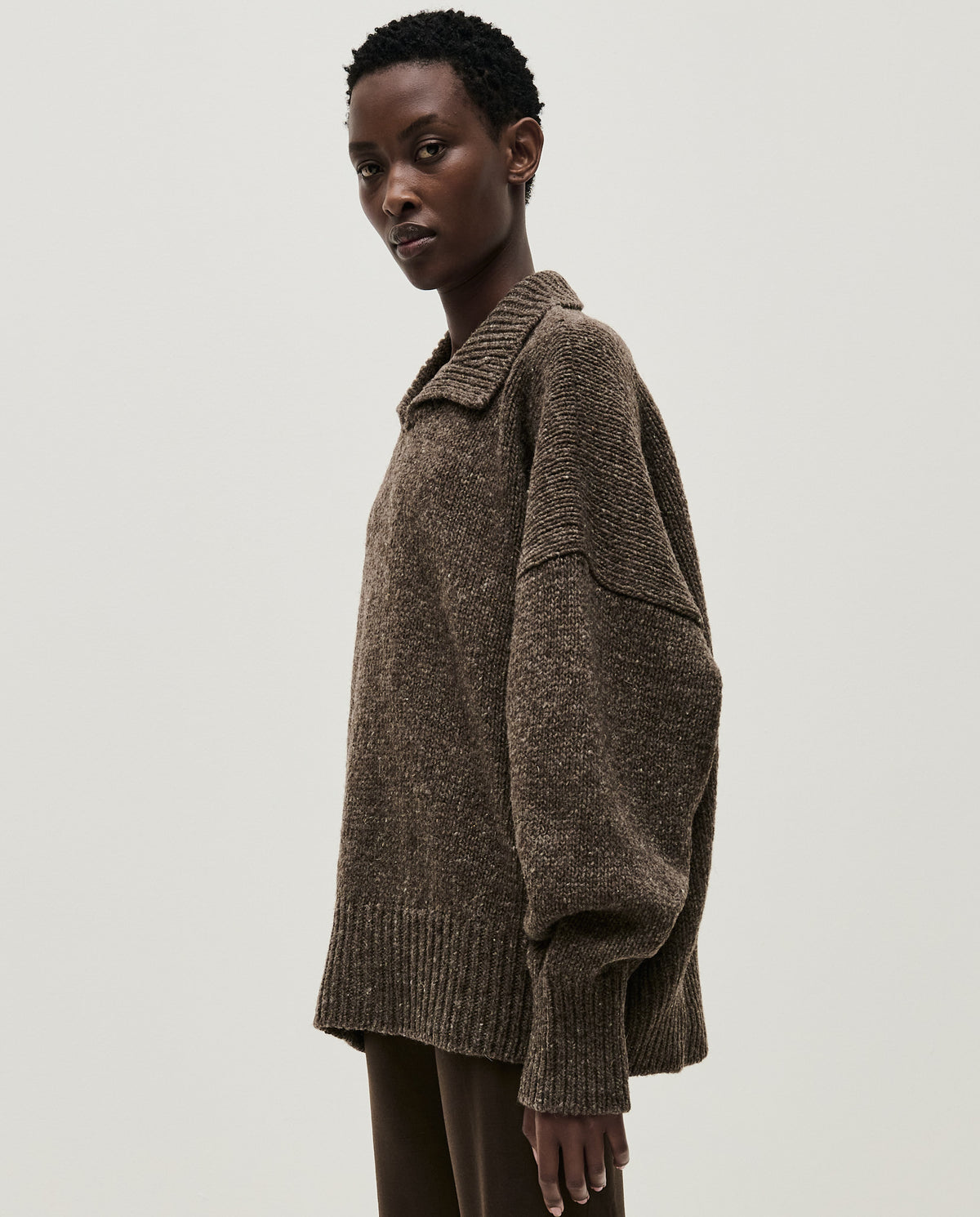 Babaà No90 Oak women's jumper displayed on a model, featuring a cozy knit fabric in a warm oak color.