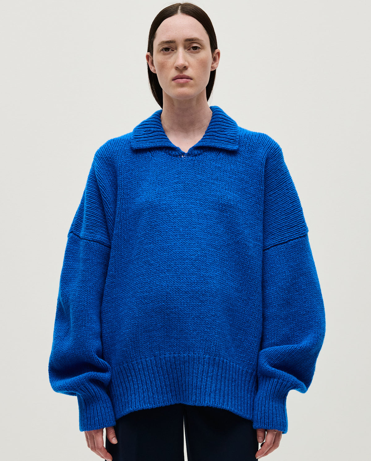 Babaà No90 Winterskies jumper worn by a woman, featuring a cozy knit design in a winter-inspired color palette.