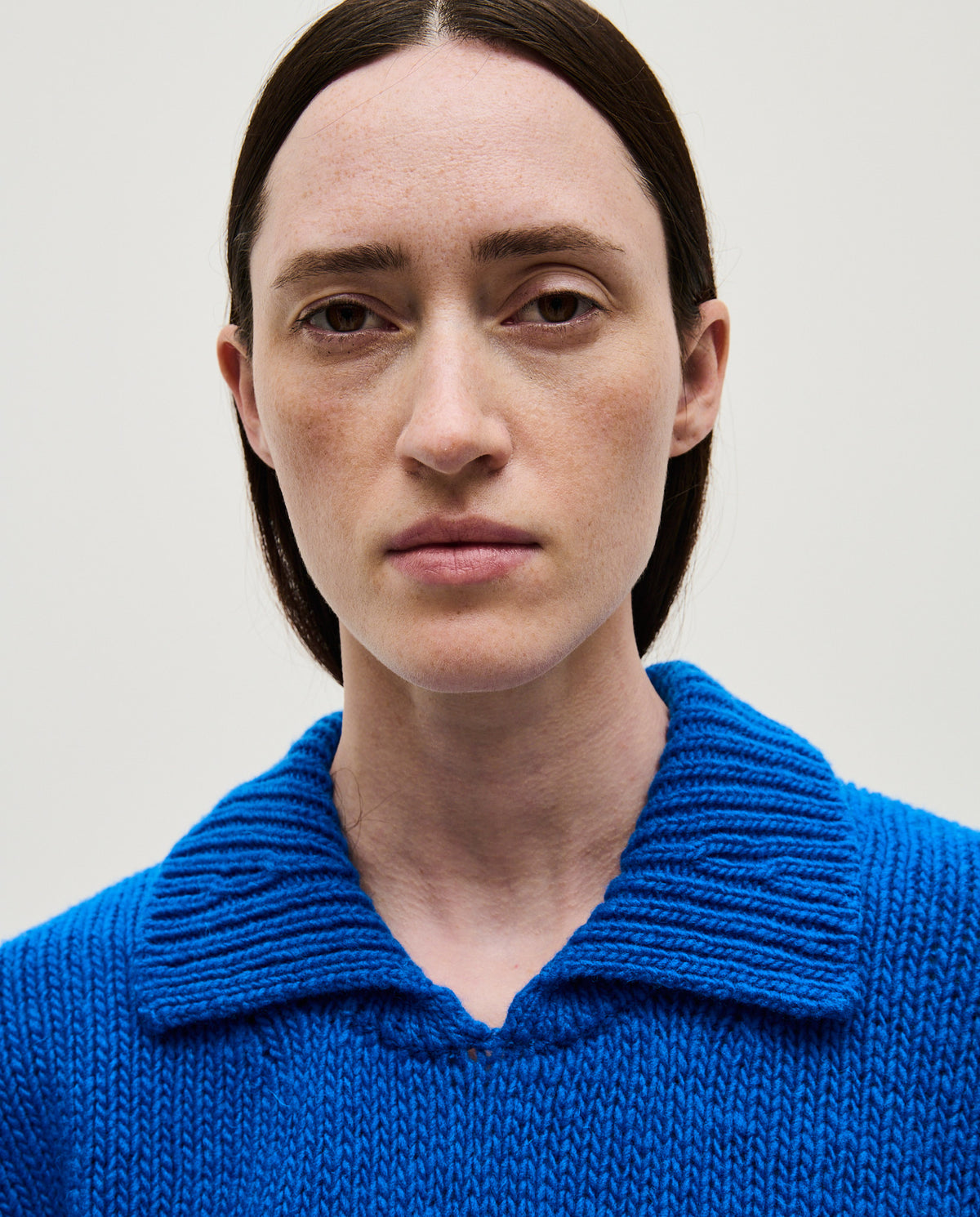 Woman wearing Babaà No90 Winterskies jumper, showcasing a cozy, stylish knit sweater with a high collar and textured pattern.