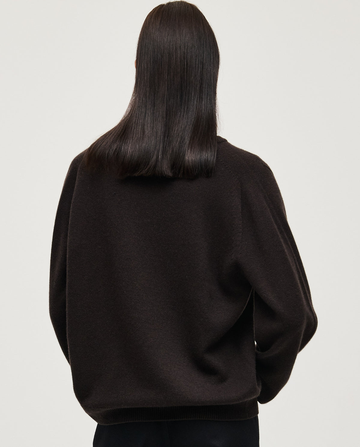 Black Babaà jumper No91 Blackwood worn by a woman, featuring a stylish knit design and cozy fit.