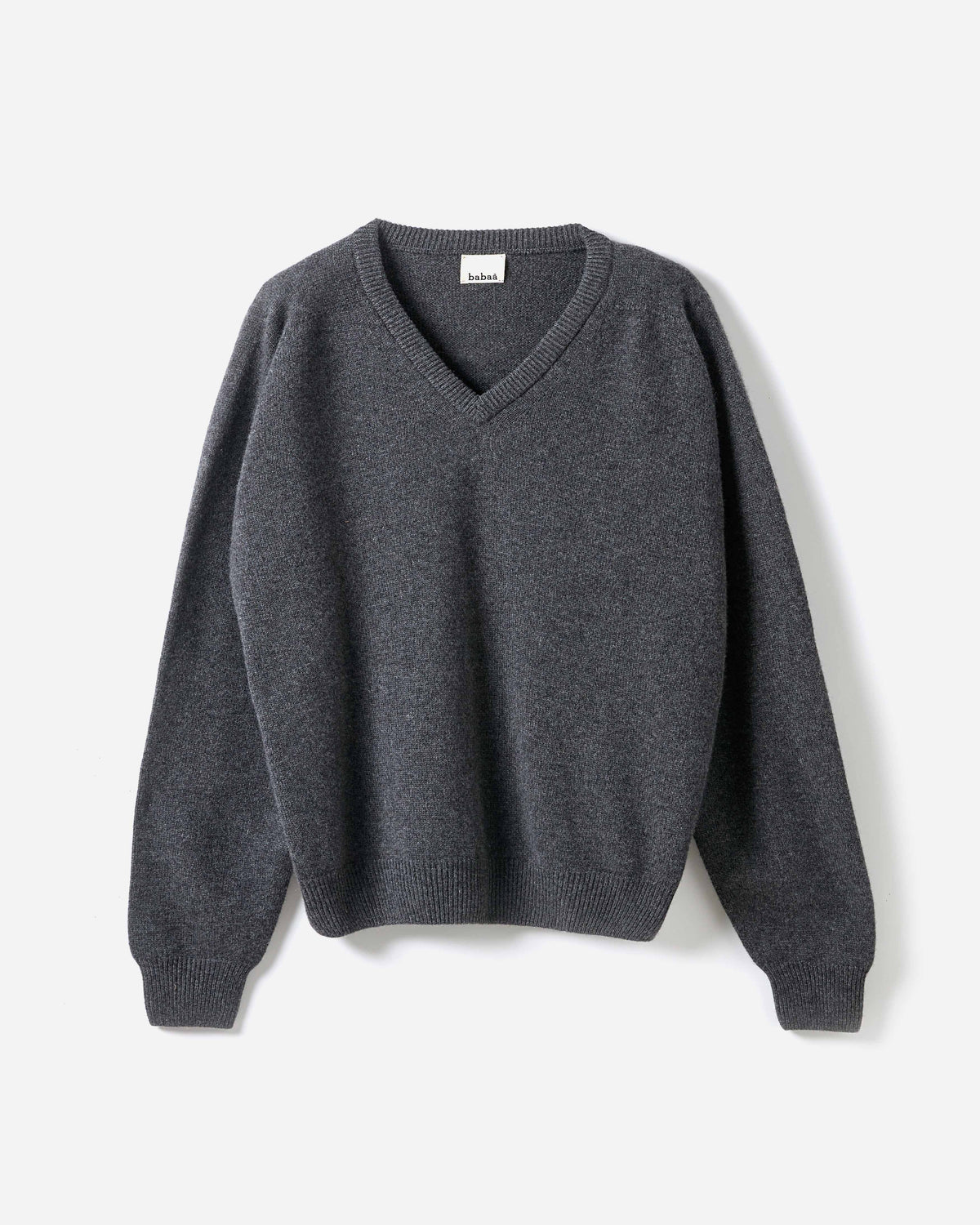 Silhouette of a woman wearing Babaà jumper No91 Lápiz, showcasing the fitted knit sweater in a casual style.