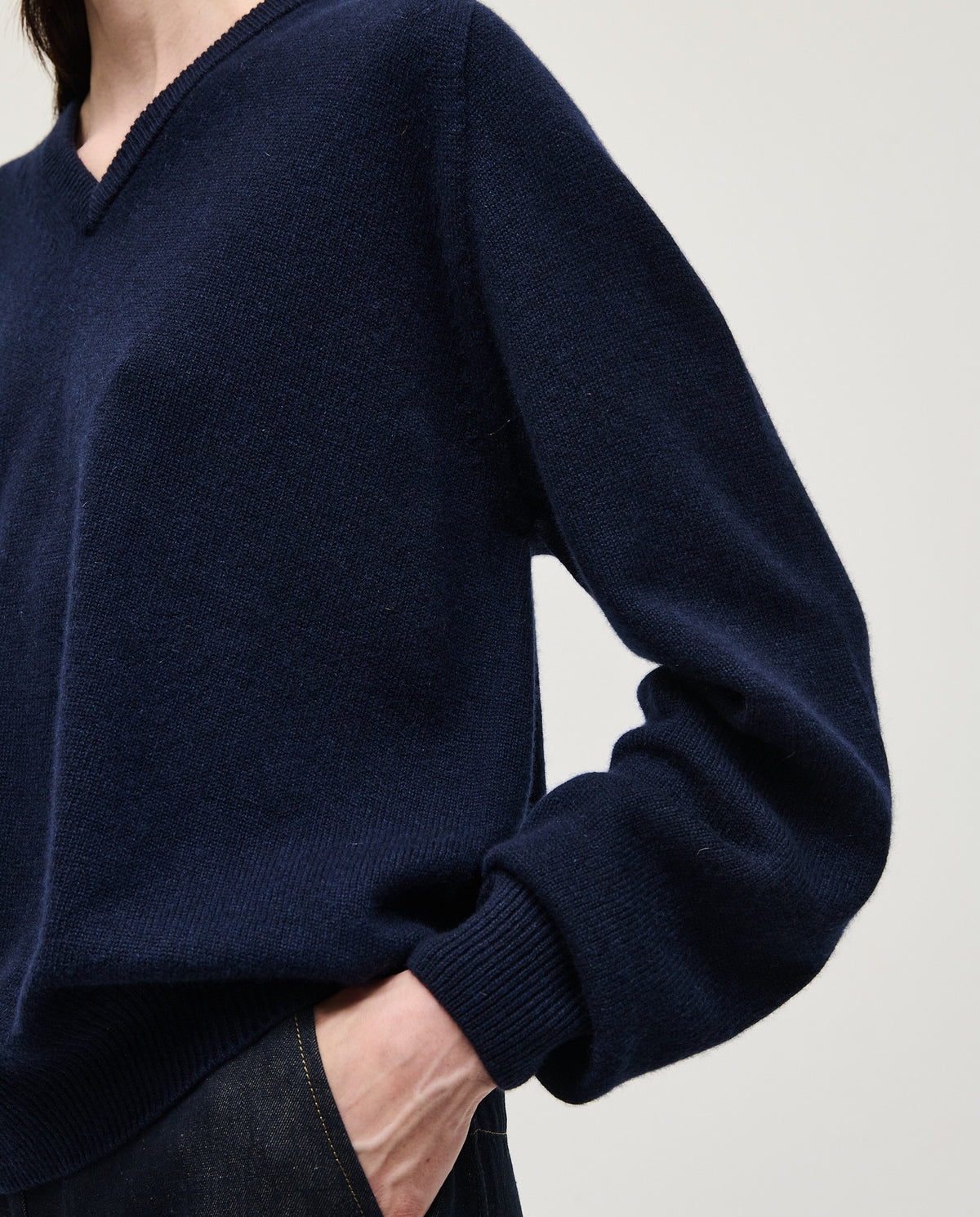Navy jumper No91 by Babaà worn by a woman, featuring a cozy knit fabric and relaxed fit, perfect for casual wear.
