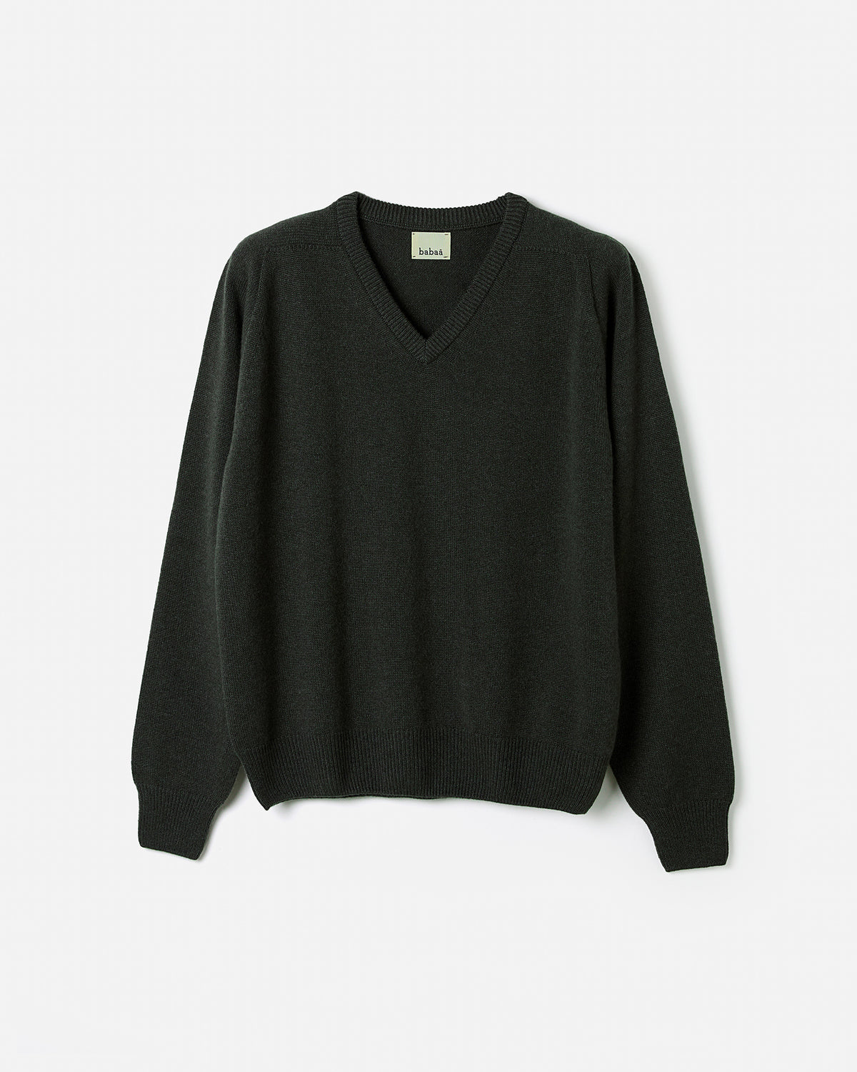 Silhouette of a woman wearing Babaà No91 Taiga jumper, showcasing its relaxed fit and cozy knit design.