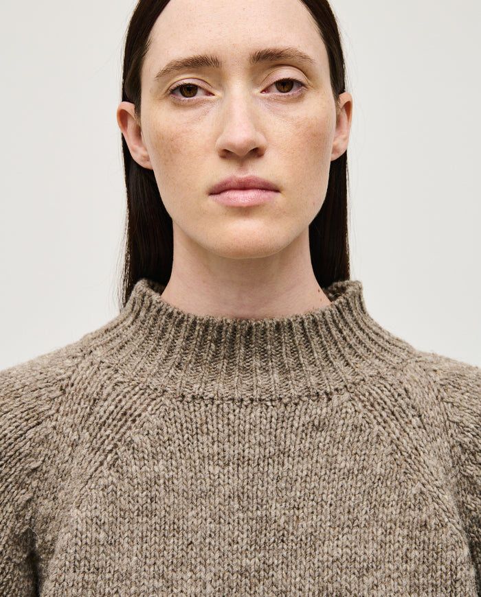Woman wearing Babaà Jumper No95 in Dark Mist, a cozy knit sweater with a relaxed fit and soft texture.