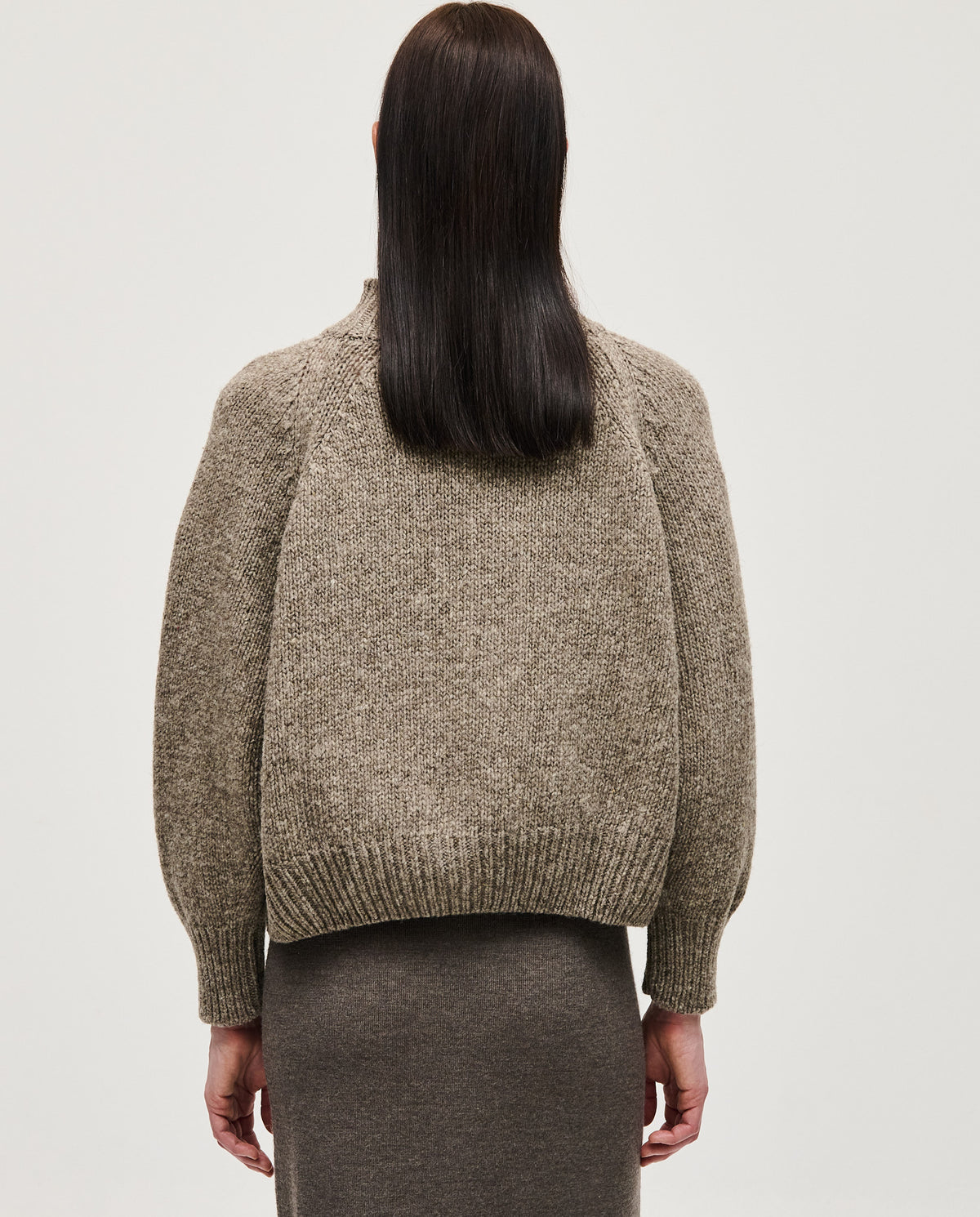 Babaà No95 dark mist women's jumper featuring a cozy, soft fabric and relaxed fit, displayed on a model against a neutral background.