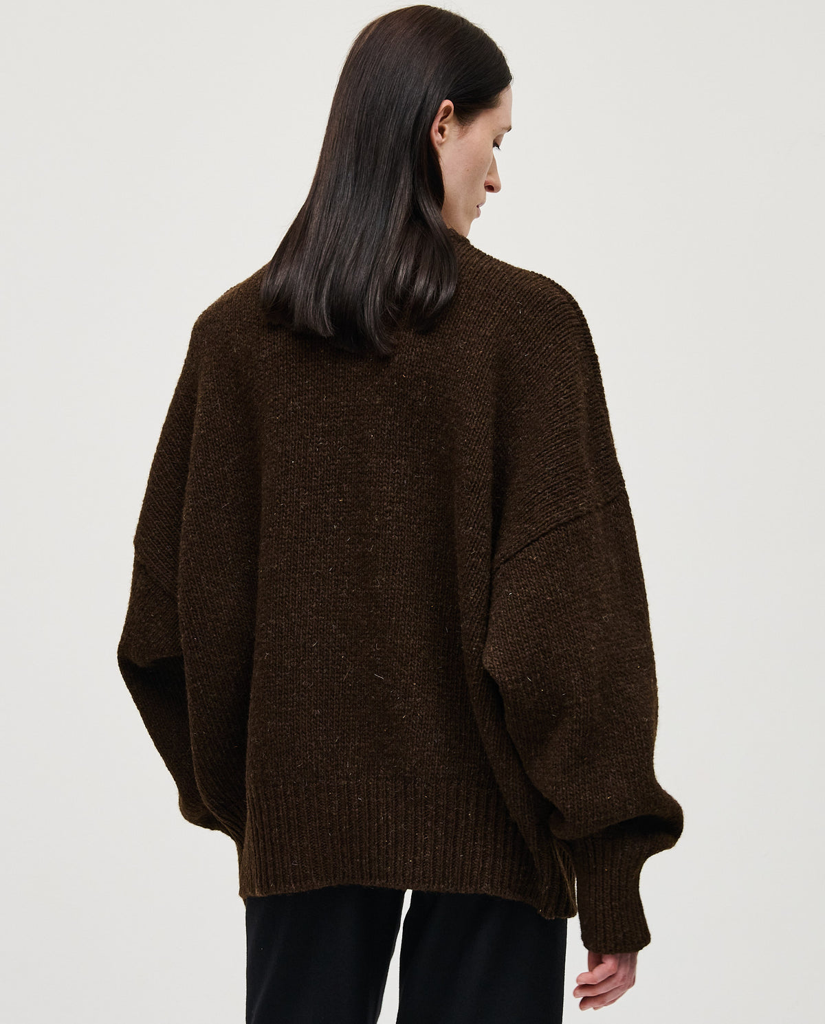 Babaà No97 Earth jumper worn by a woman, featuring a cozy, earthy-toned knit sweater with a relaxed fit.