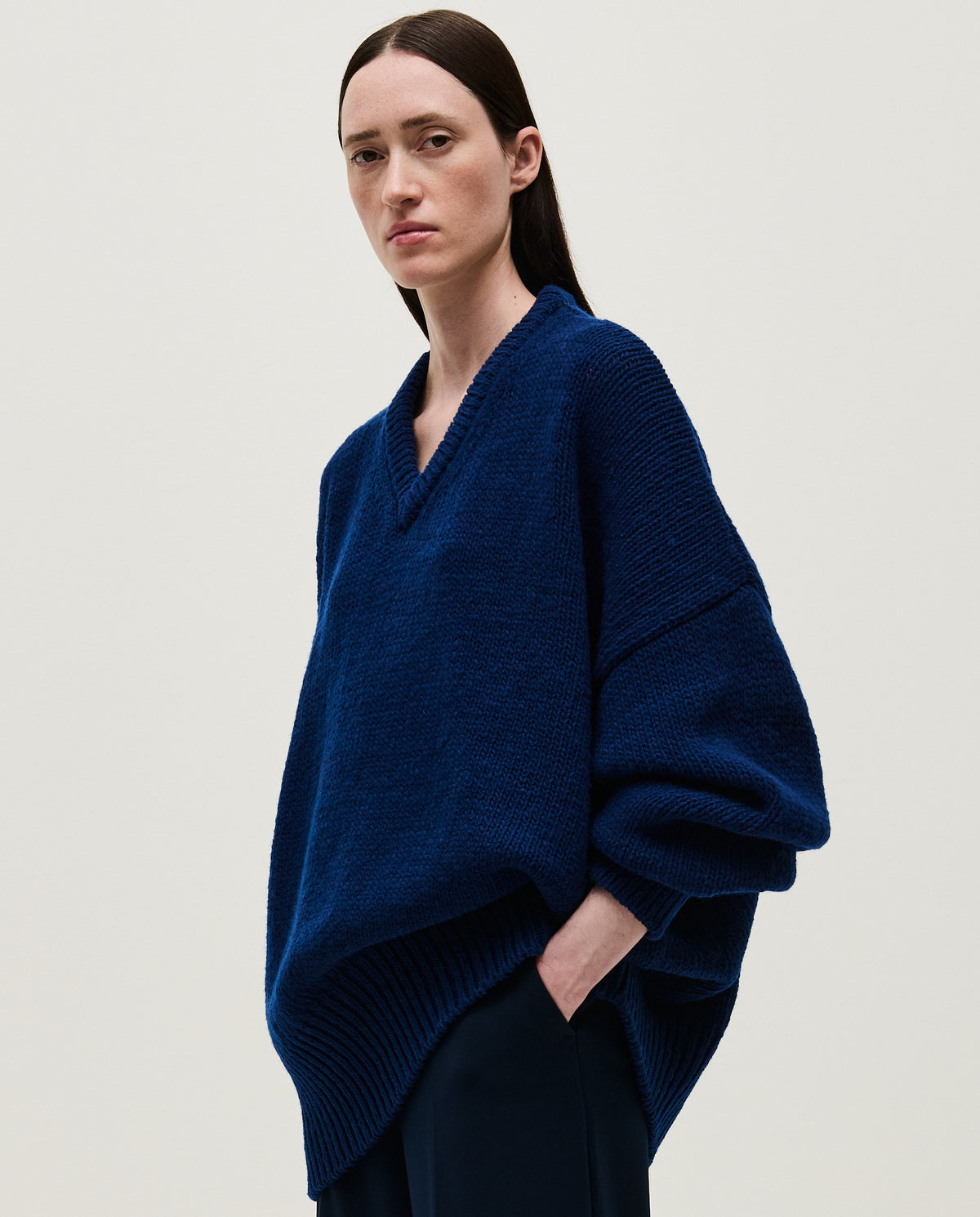 Navy jumper No97 by Babaà worn by a woman, showcasing a cozy knit sweater with a relaxed fit and ribbed cuffs.