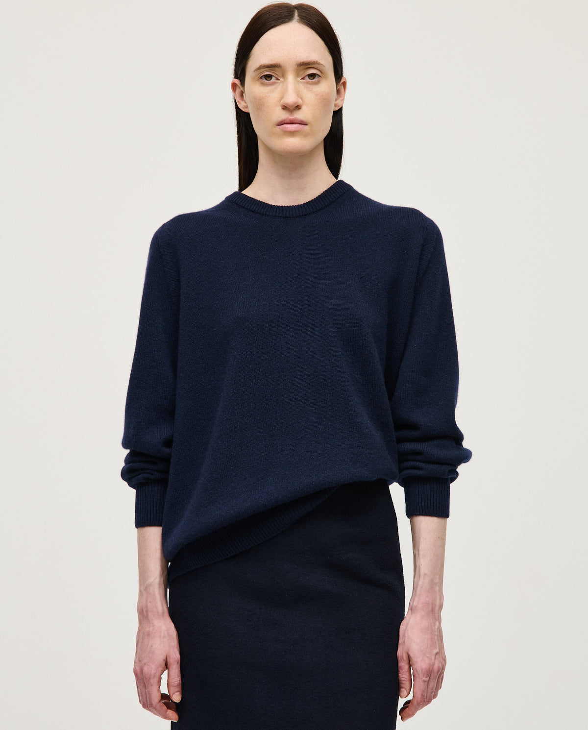 Navy blue Babaà No99 jumper worn by a woman, featuring a cozy knit design and stylish fit.