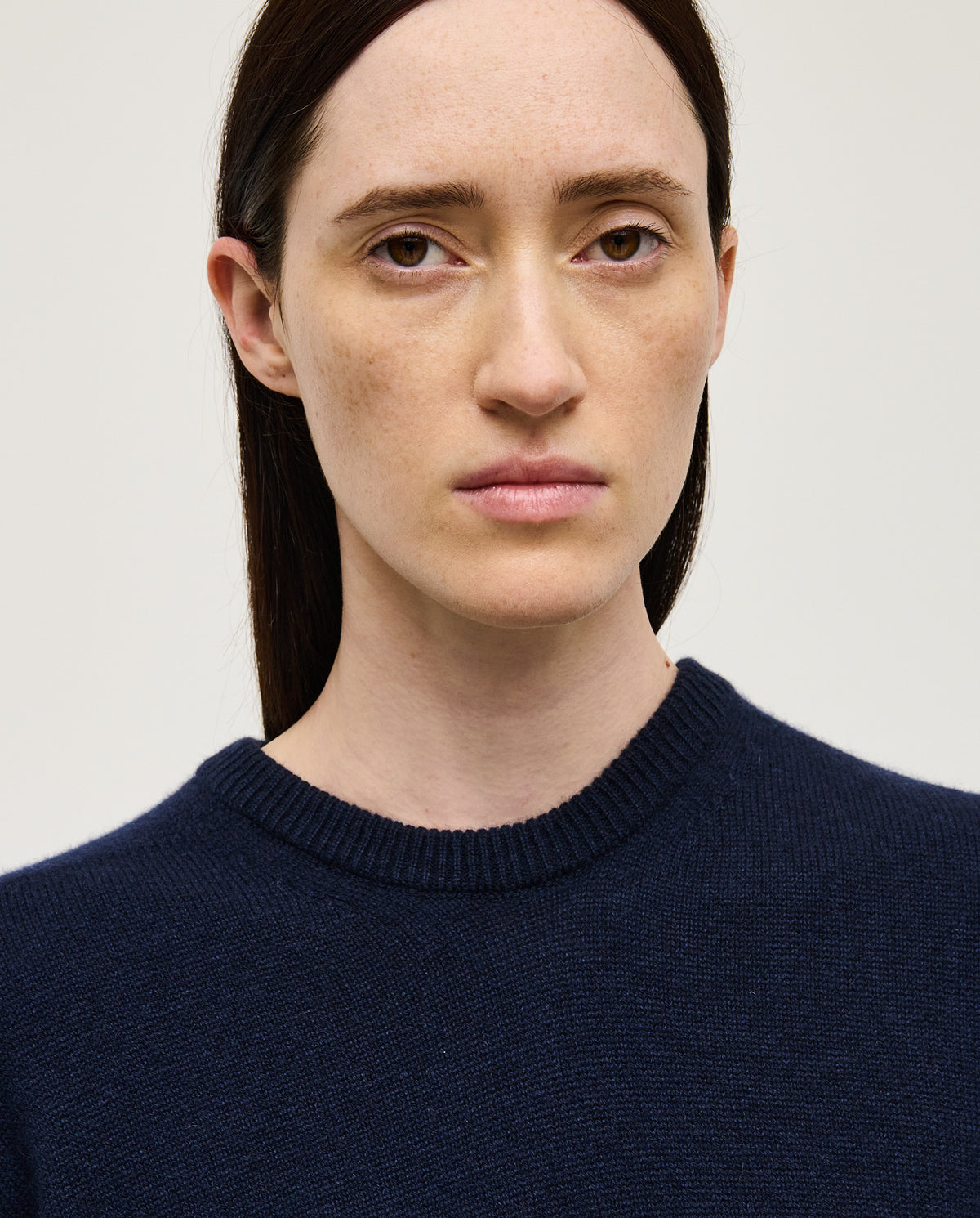 Navy jumper No99 by Babaà worn by a woman, featuring a cozy knit fabric and classic fit, ideal for casual winter wear.