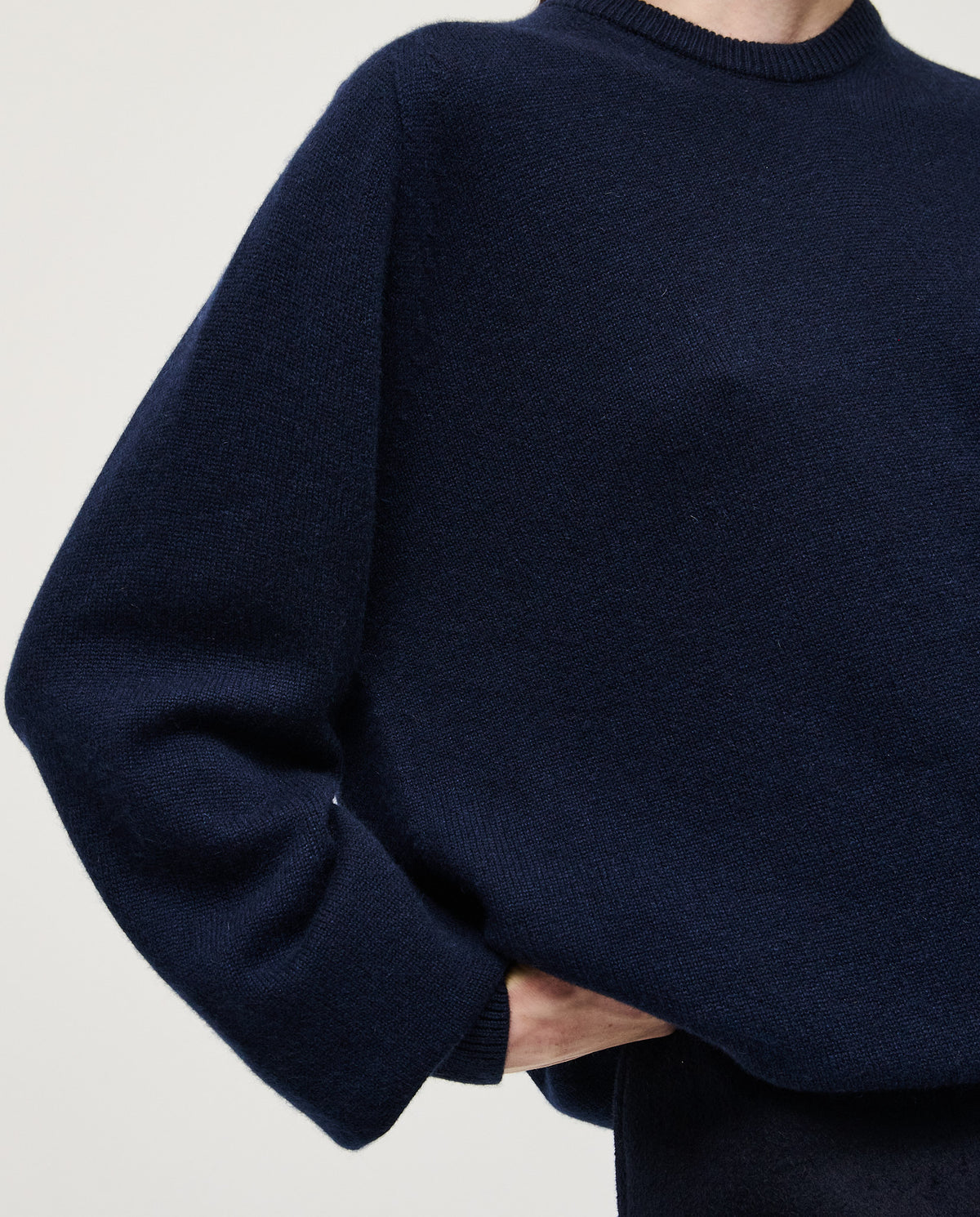 Navy jumper No99 by Babaà worn by a woman, featuring a cozy knit design and relaxed fit.