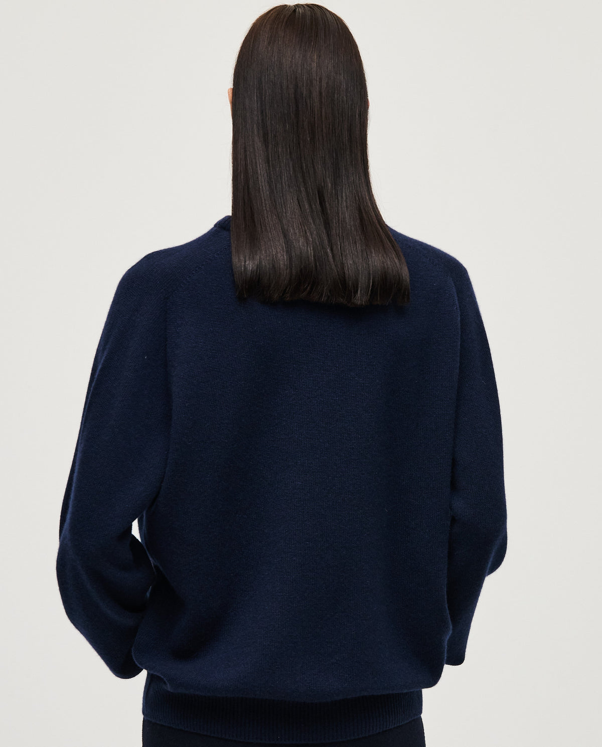 Navy jumper No99 by Babaà worn by a woman, featuring a cozy knit texture and relaxed fit for casual style.