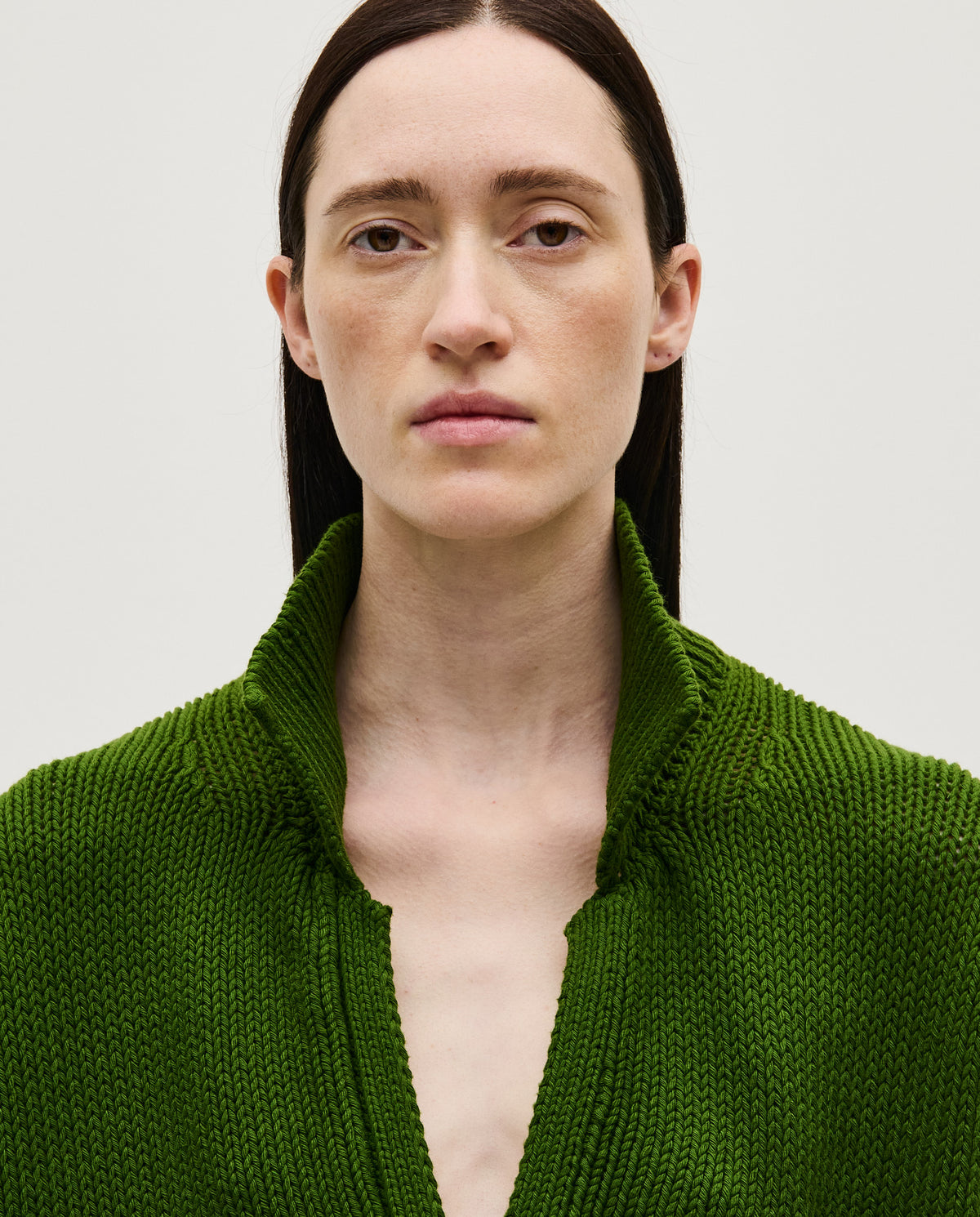 Woman wearing Babaà Polo No1 Pine in natural fabric, showcasing the tailored fit and classic design of the men's polo style.