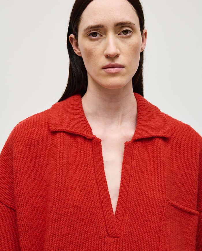 Red Babaà Polo No93 for women, close-up of the classic collar and button placket on a vibrant red fabric.