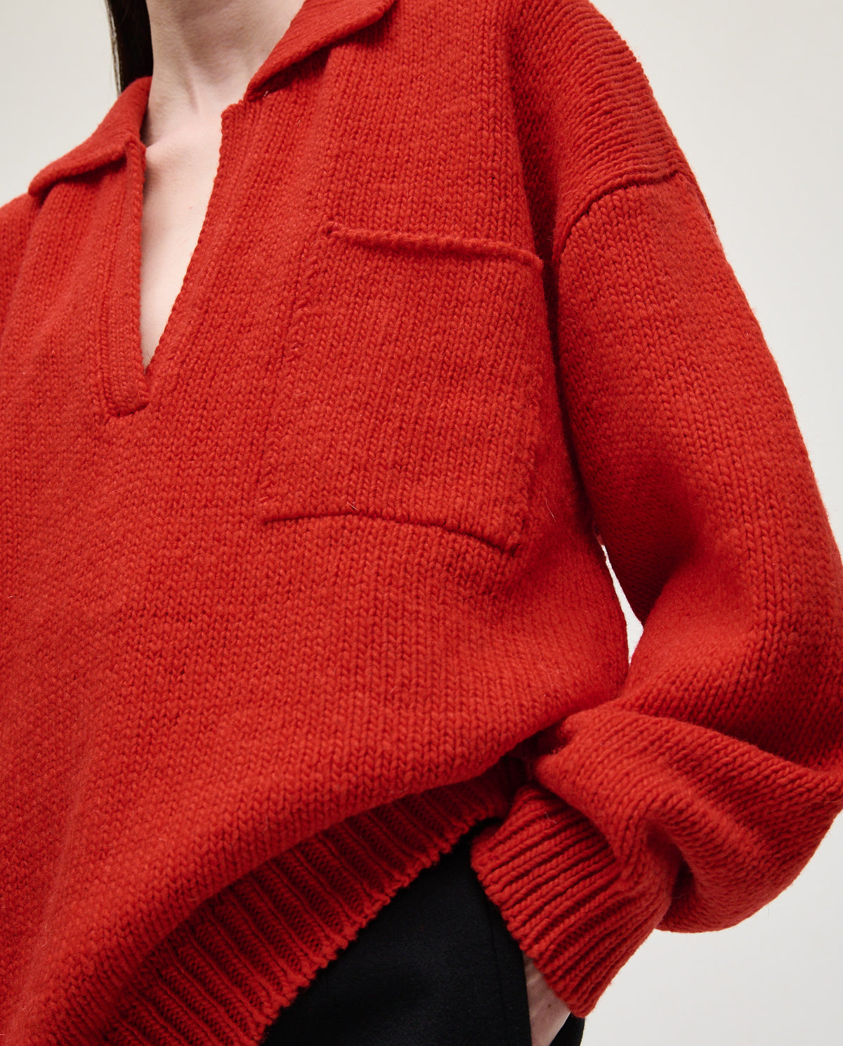 Red Babaà Polo No93 for women, featuring a classic collar and short sleeves, displayed on a model.