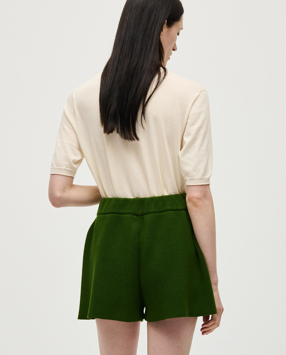 Woman wearing Babaà No35 Pine shorts, casual cotton shorts with a relaxed fit and natural pine green color.