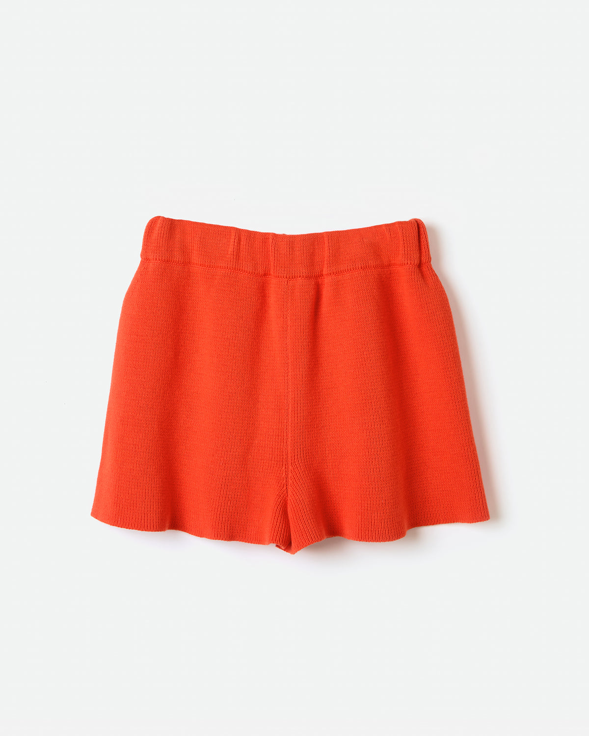 Woman wearing Babaà No35 Tangelo shorts, showcasing a stylish silhouette in a casual summer outfit.