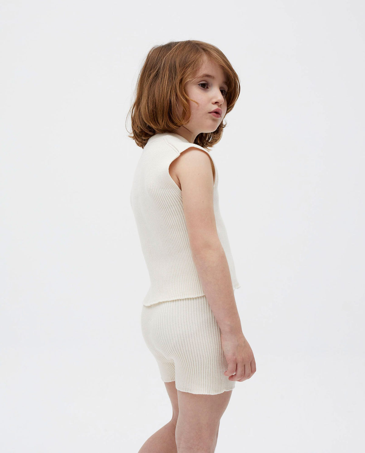 Kids' shorts No39 by Babaà in natural color, lightweight cotton fabric, with an elastic waistband and relaxed fit.