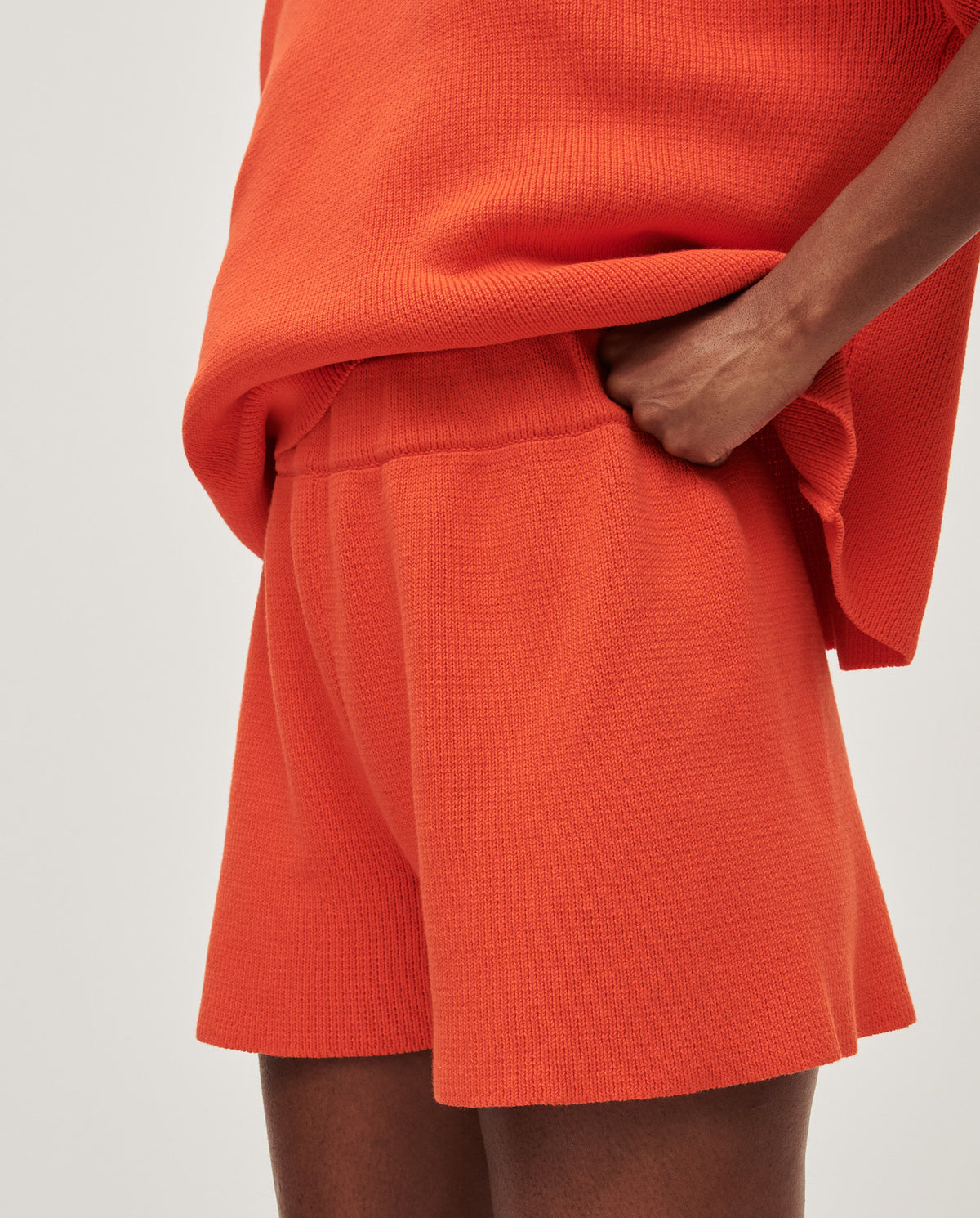 Babaà No35 Tangelo women's shorts featuring vibrant orange fabric, casual fit, and comfortable waistband.