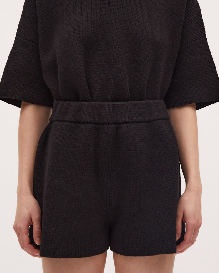 Black Babaà No35 women's shorts with a relaxed fit and subtle design, perfect for casual or summer wear.
