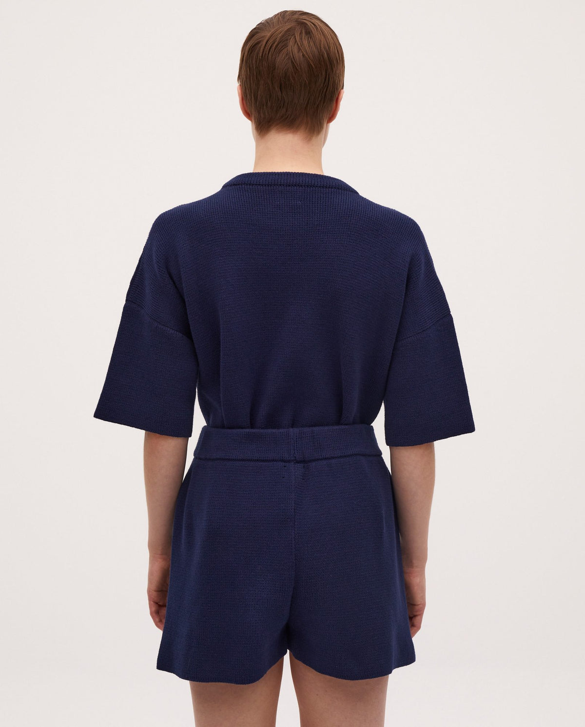 Navy Babaà No35 women's shorts with relaxed fit and lightweight fabric, displayed on a model.