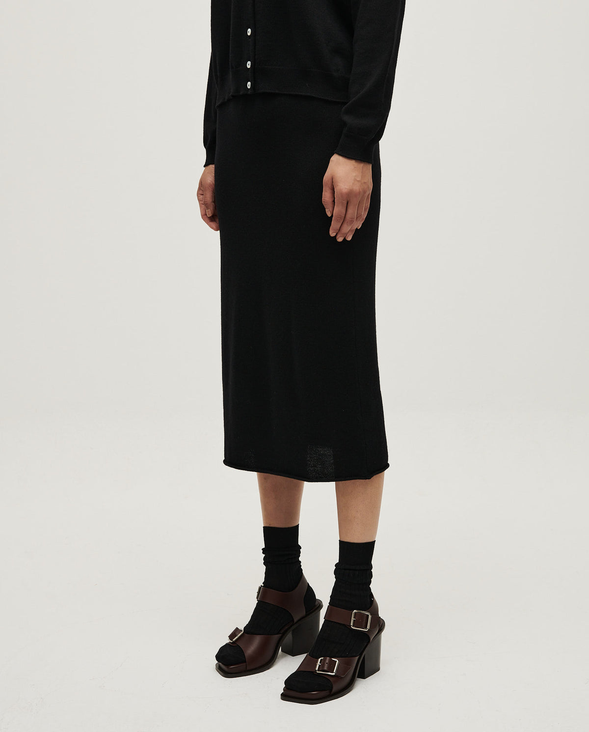 Black Babaà No25 women's skirt displayed on a model, showcasing a stylish and elegant design with a fitted waist and flowing fabric.