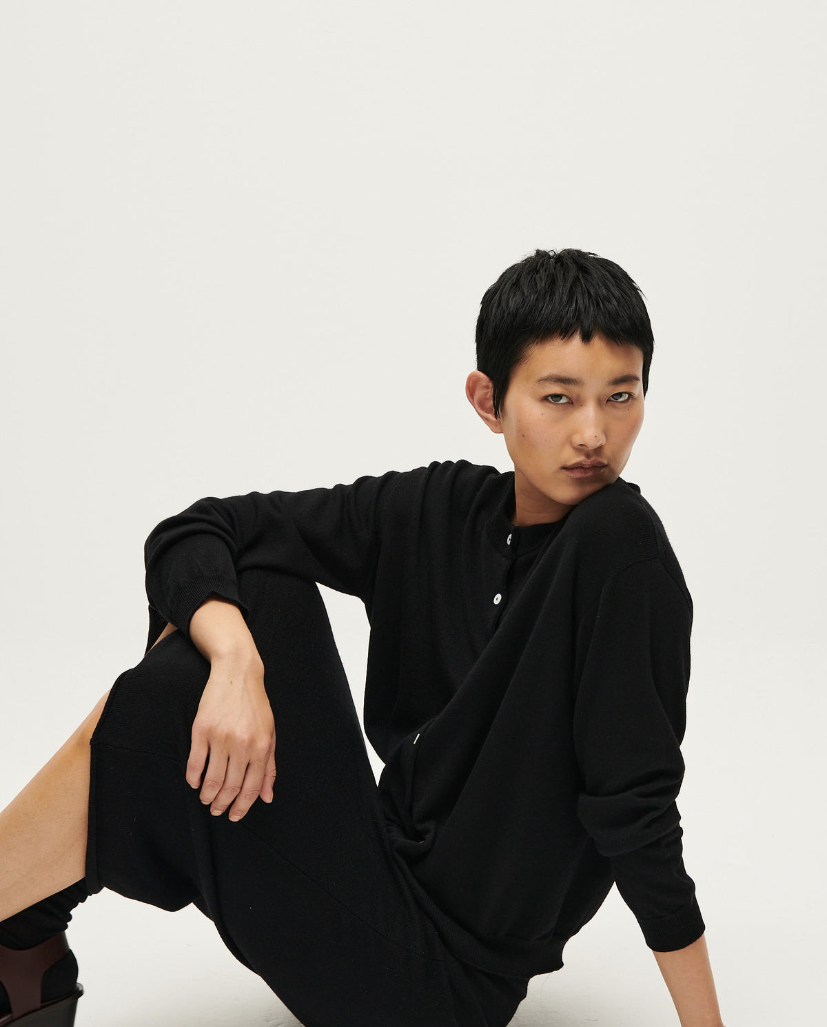 Black Babaà No25 women's skirt showing a sleek, fitted design with a high waist and smooth fabric.