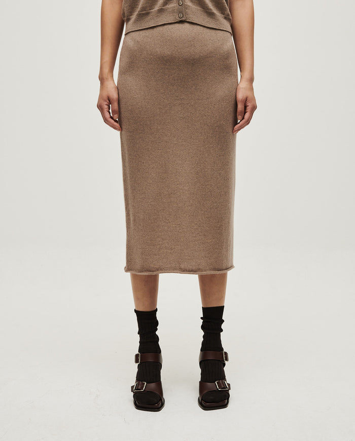 White No25 skirt by Babaà, elegant women's skirt with a smooth fabric and stylish design, shown in a full-length view.