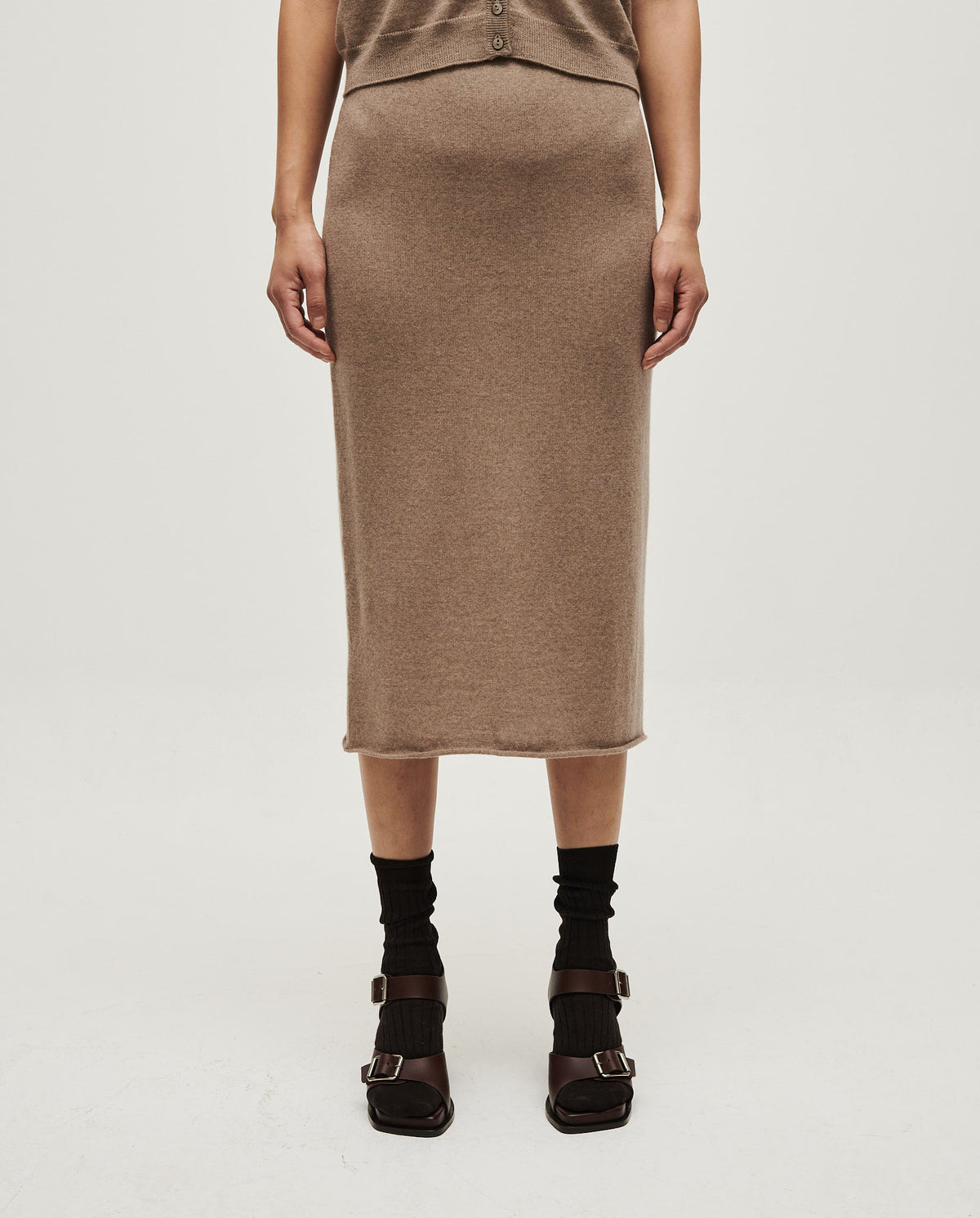 White No25 skirt by Babaà, elegant women's skirt with a smooth fabric and stylish design, shown in a full-length view.
