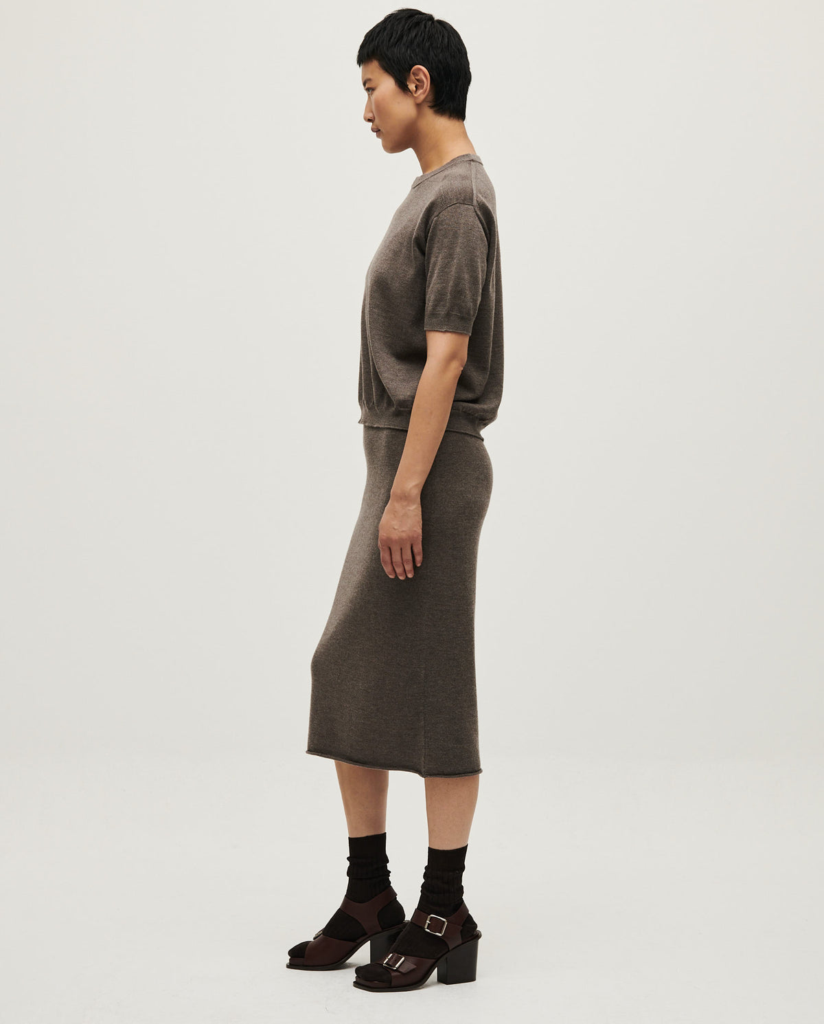 Babaà No25 Volcán women's skirt featuring a vibrant volcanic-inspired pattern and flowy fabric.