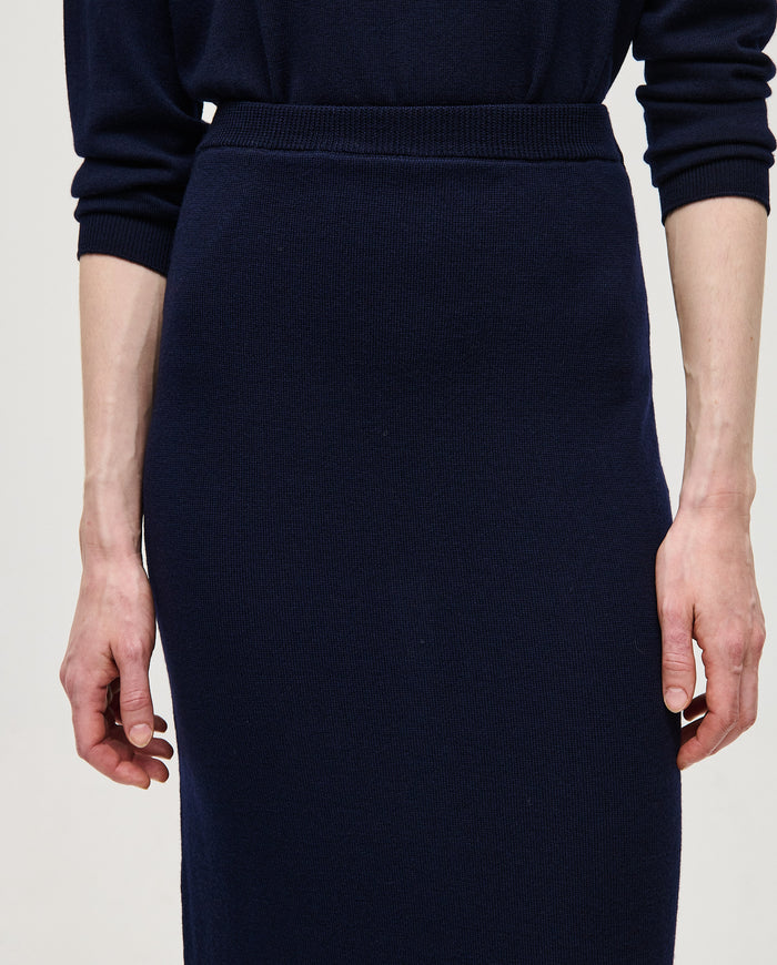 Navy Babaà No25 women's skirt featuring a stylish, flowing design, shown on a model with a fitted waistband and elegant silhouette.