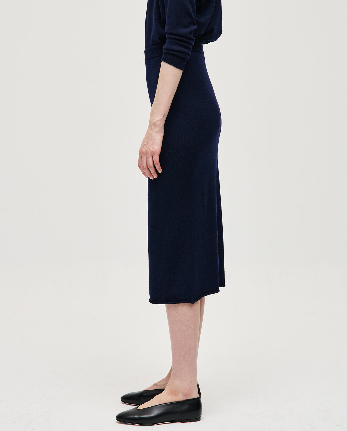 Navy skirt No25 by Babaà, featuring a stylish and elegant design, perfect for contemporary women's fashion.