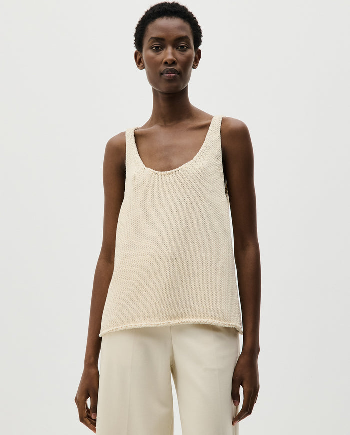 Woman wearing Babaà Top No1 Natural, showcasing a stylish, comfortable natural fabric top for casual wear.